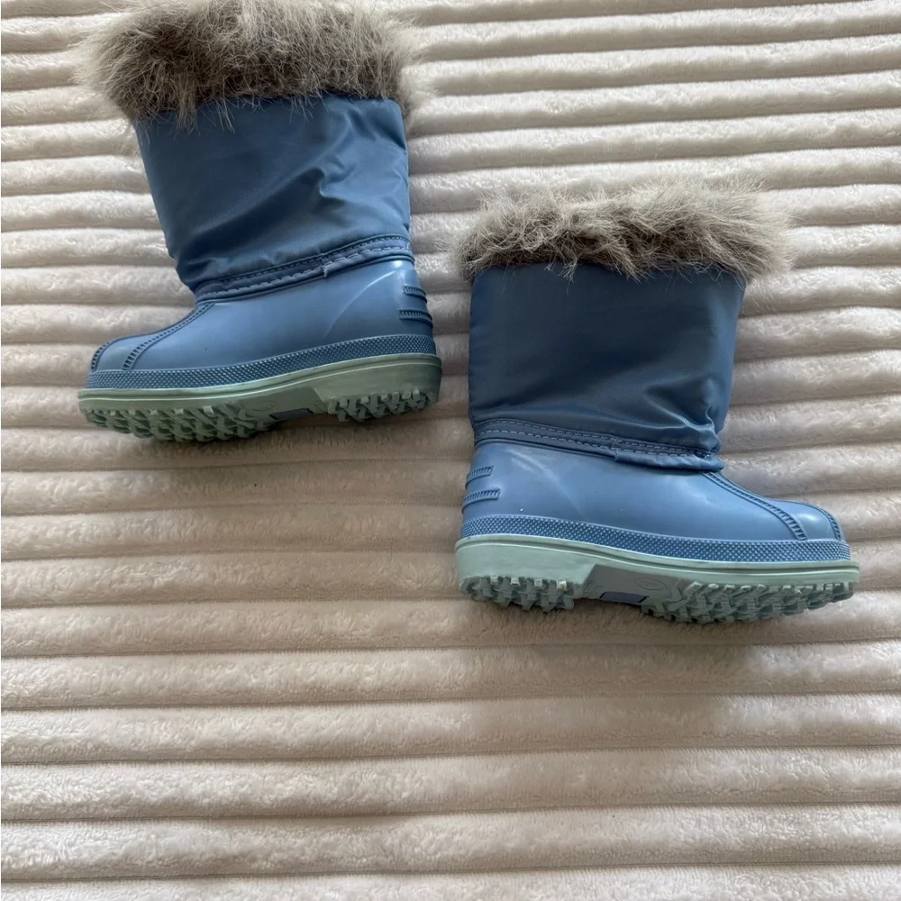 L.L. Bean Light Blue Snow Boots with Fur Trim